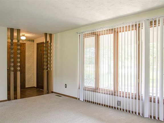 4th image of 6832 N Sagebrush Ave