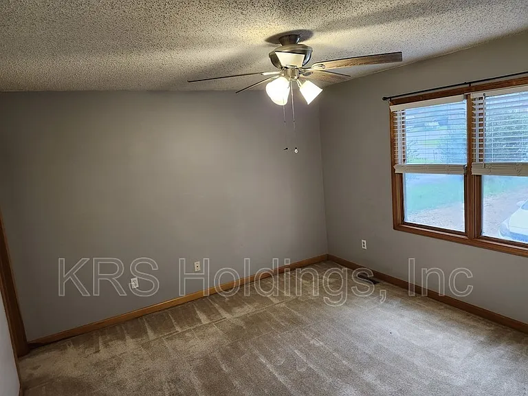 82 Summerfield Dr — Photo 4