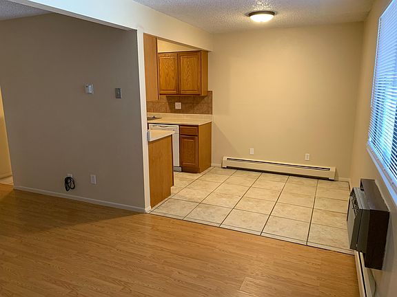 2nd image of 1252 Dewar Dr #11