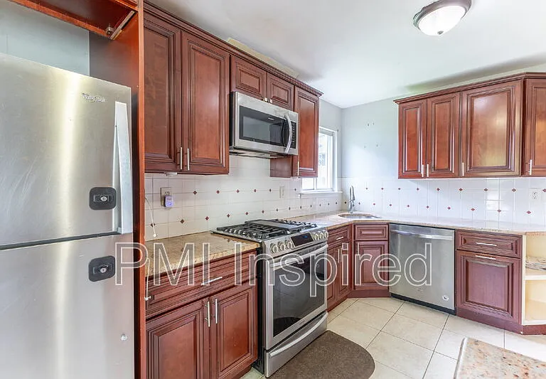 2404 Buckingham Cir — Photo 12