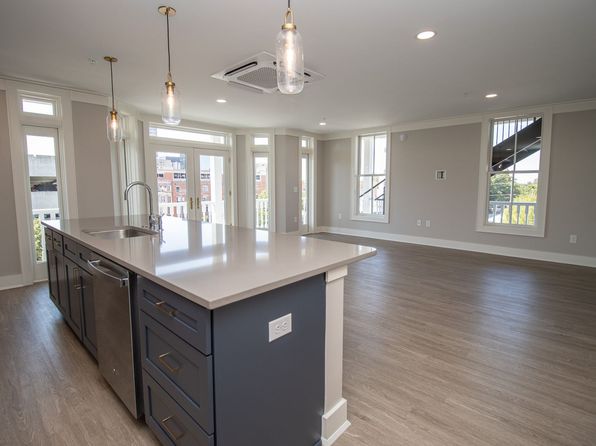 1303 Blanding St #401