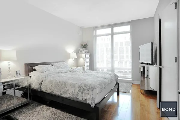 Rented by Bond New York | media 11