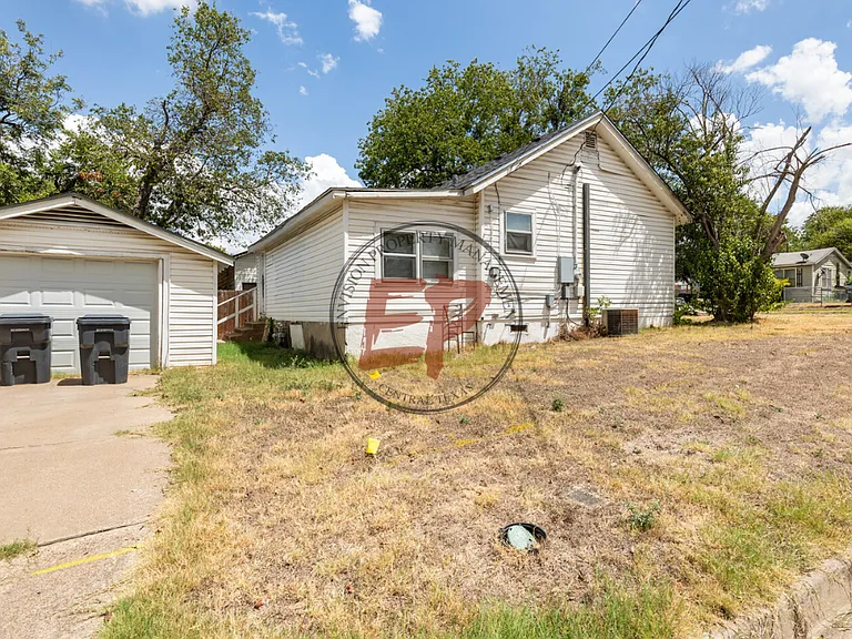 2225 Trice Ave — Photo 2