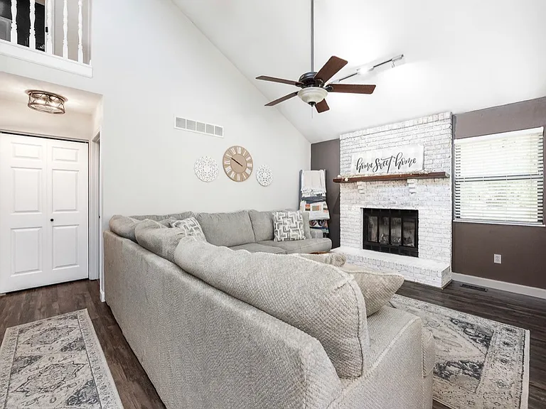 892 Lester Ave — Photo 4