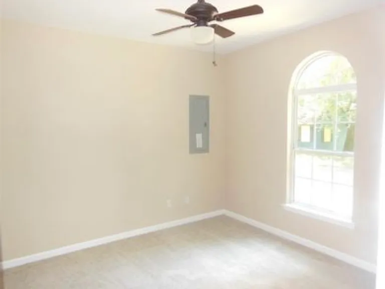 610 Putnam Dr — Photo 9