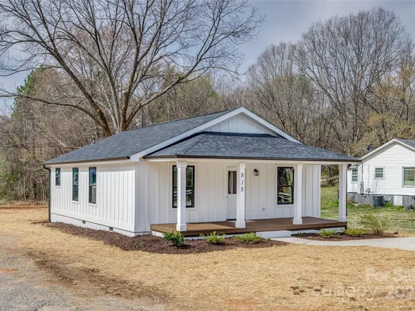 818 E Charles St, Matthews, NC 28105