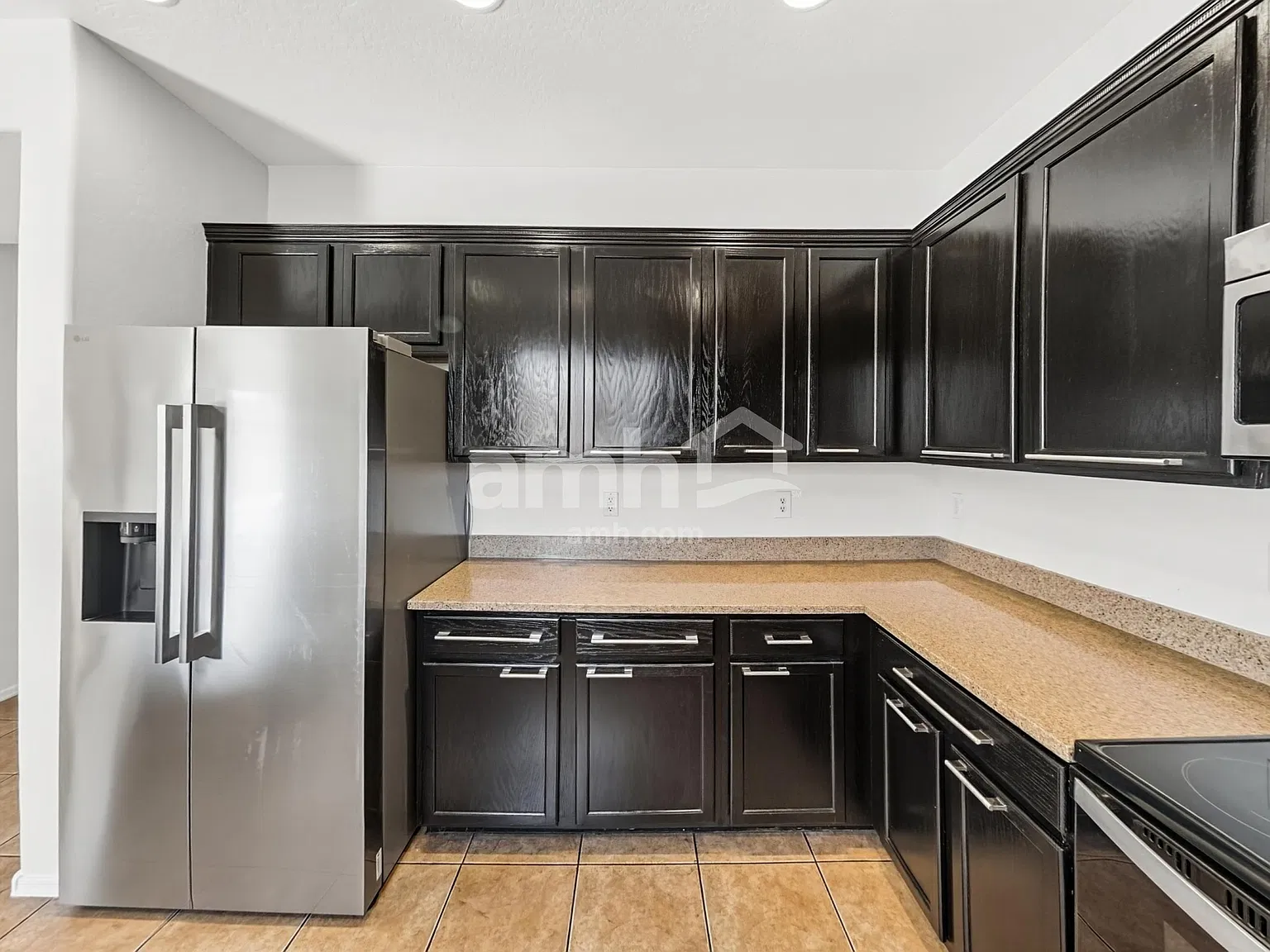 4 bed, 3.0 bath, 2406 sqft, $2,400 — Photo 3
