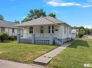 826 W Park Blvd, Taylorville, IL 62568