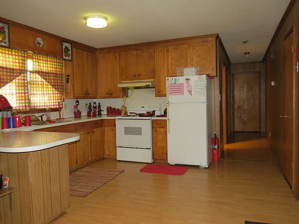 2nd image of 121 Cline St