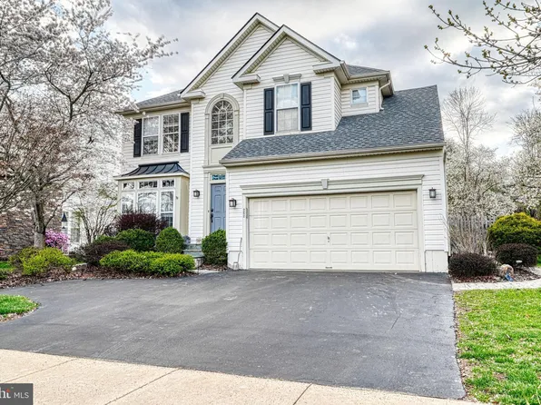 262 Riverwoods Dr, New Hope, PA 18938