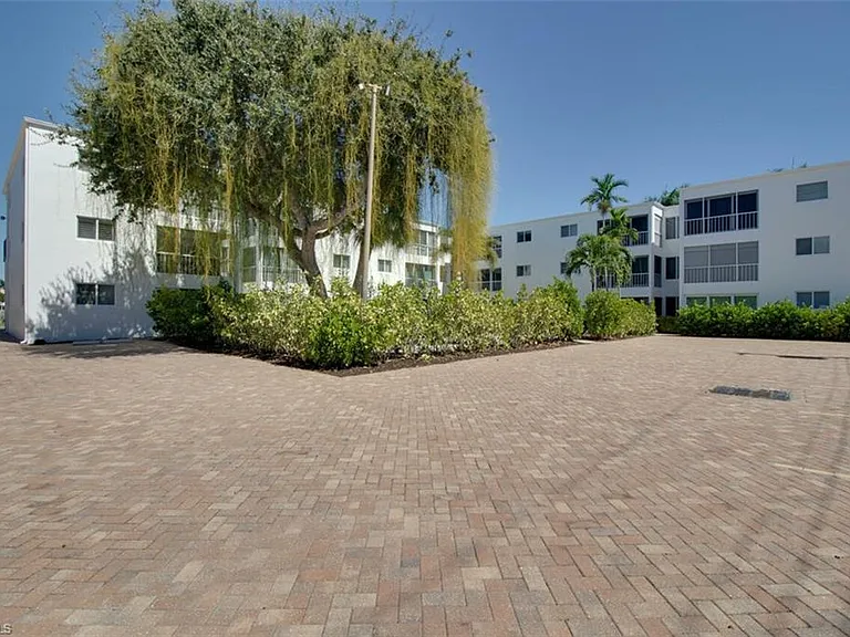 250 7th Ave S #305 — Photo 20
