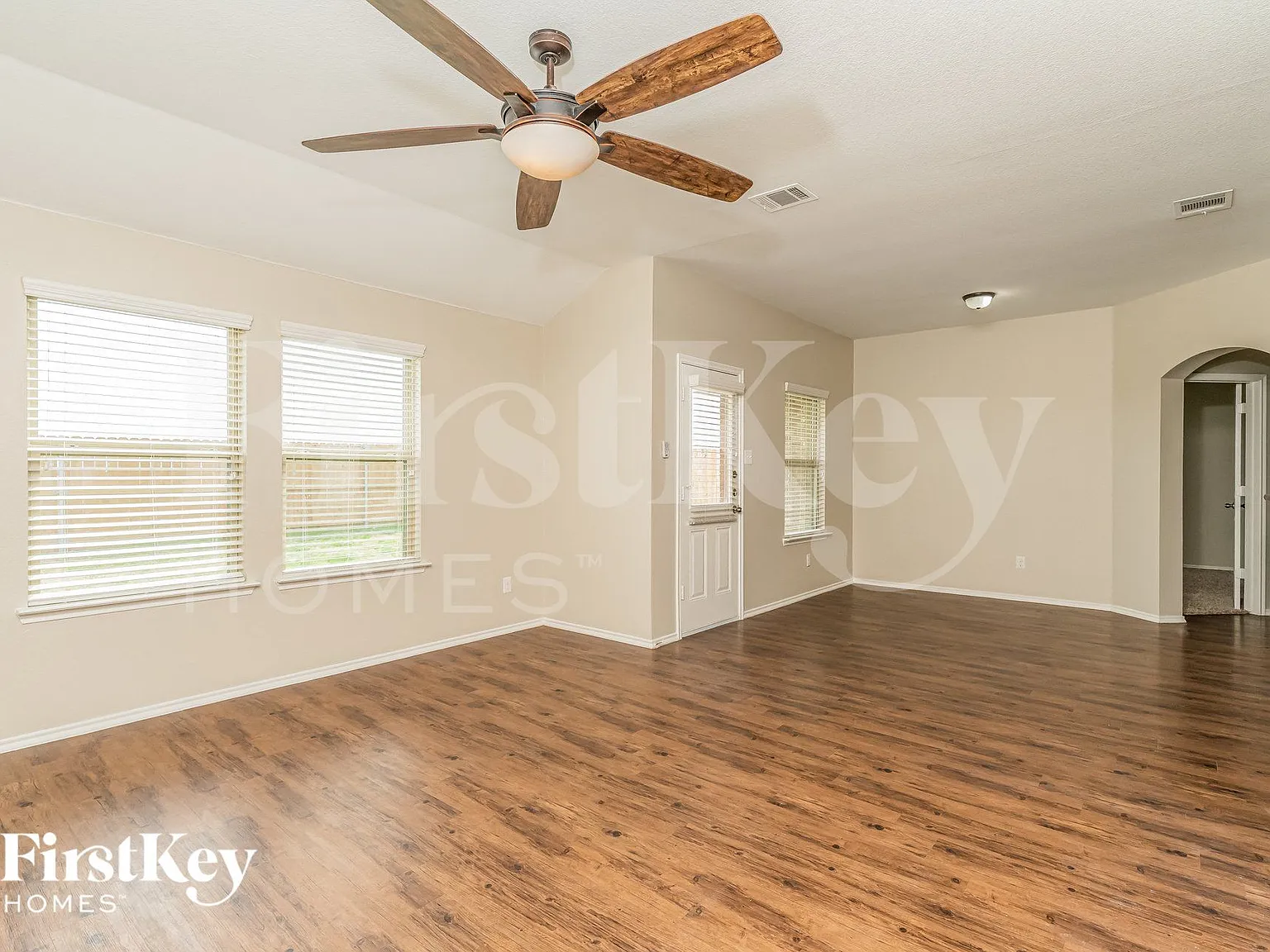 3 bed, 2.0 bath, 1820 sqft, $2,210 — Photo 3