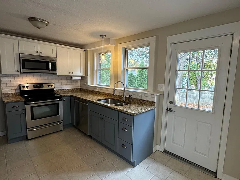122 Raleigh Way — Photo 2