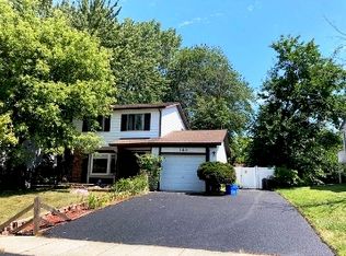 140 Pacific Ln, Bolingbrook, IL 60440