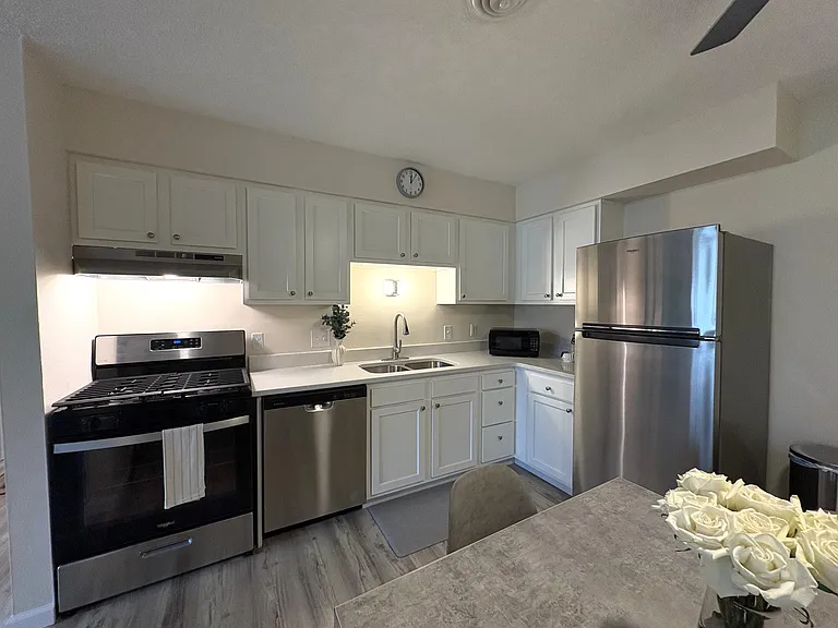 Perry Lake Village — Photo 8