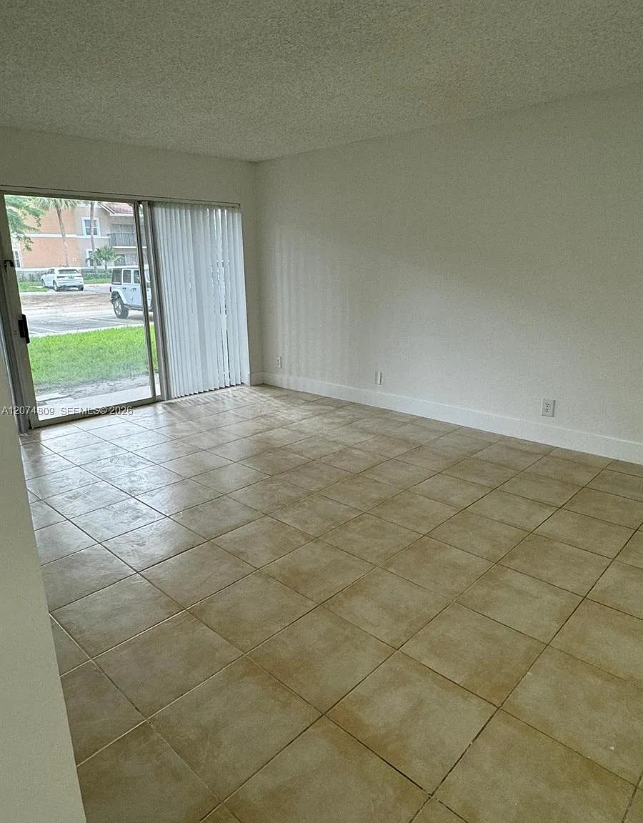 Edgewater Condo — Photo 2