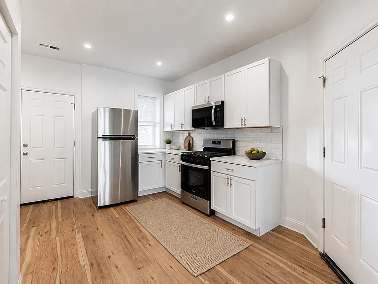2107 N Hamlin Ave #2F — Photo 2
