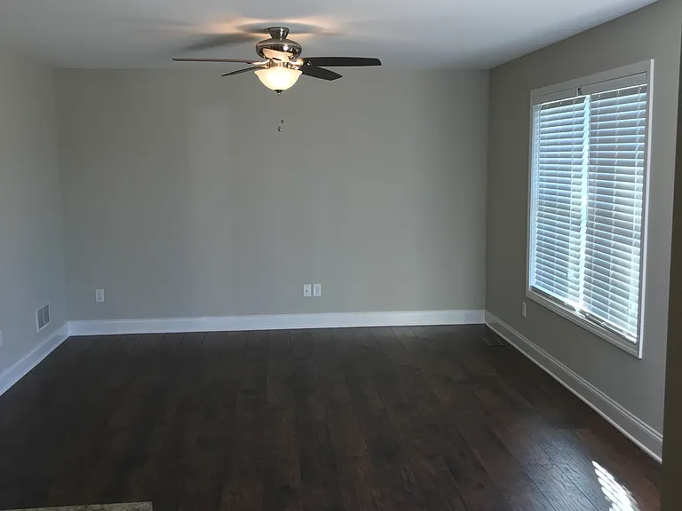 356 Catalpa Cir — Photo 4