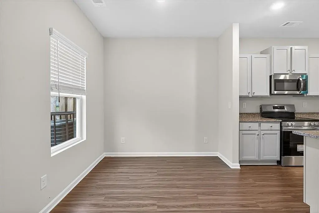 3 bed, 1665 sqft, $1,800 — Photo 3