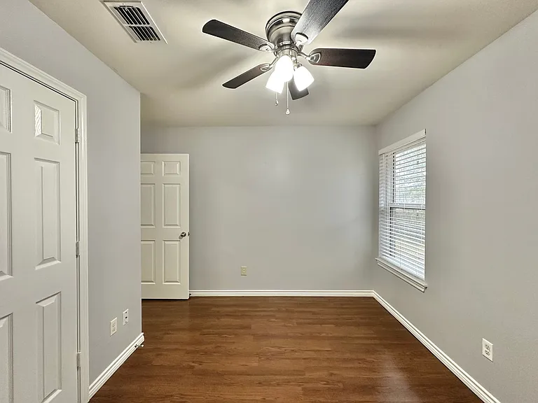 8720 Mansion Creek Cir — Photo 24