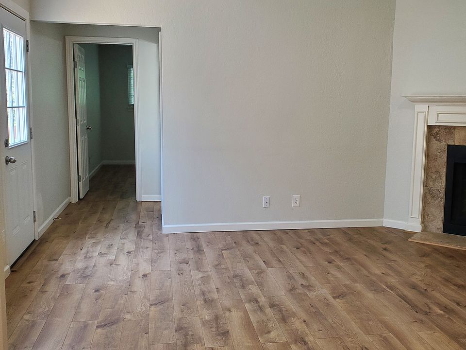 Rear bath and bedroom hall