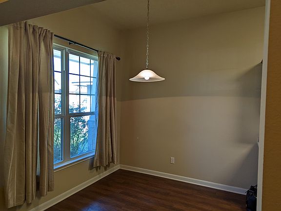 5th image of 257 Fieldstone Pl