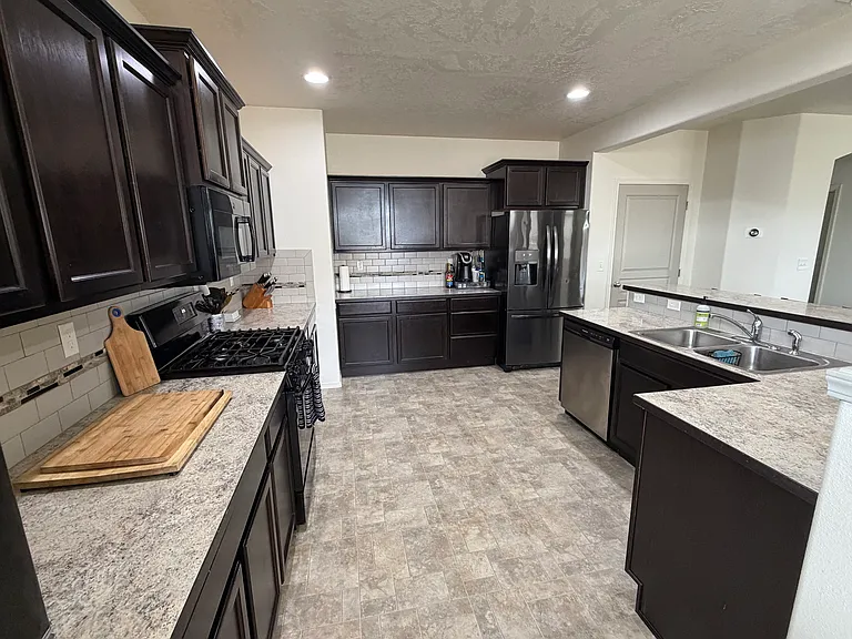 3577 SW Pumice Stone Ave — Photo 5
