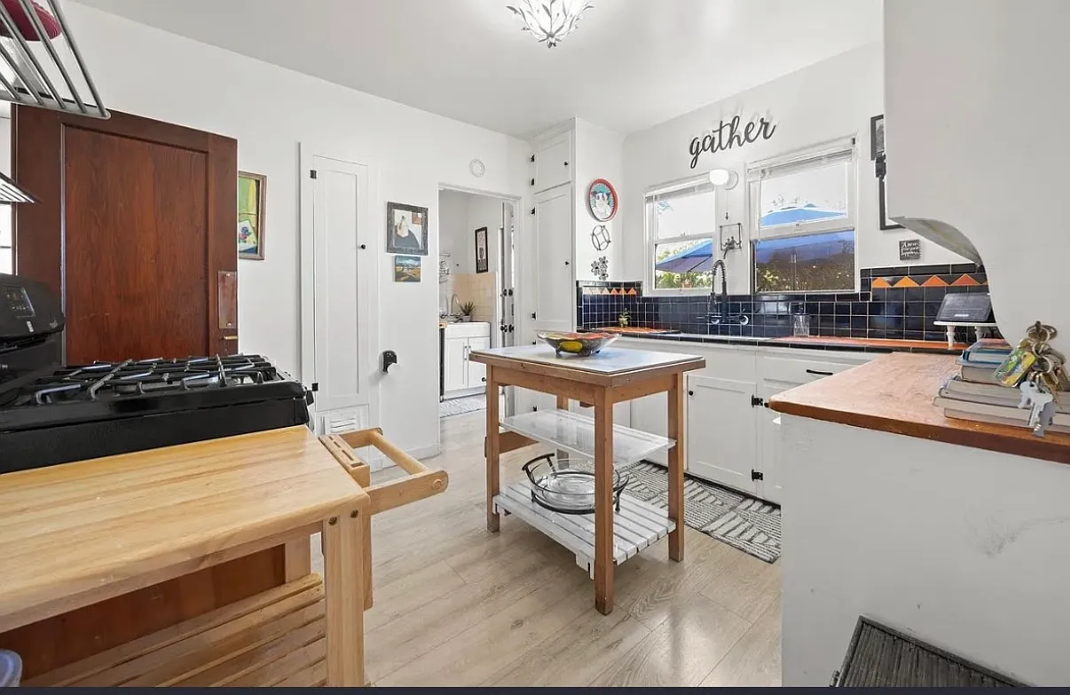 2 bed, 2600 sqft, $2,800 — Photo 1