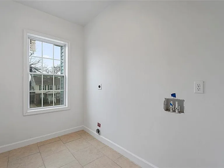 313 W 36th St — Photo 24