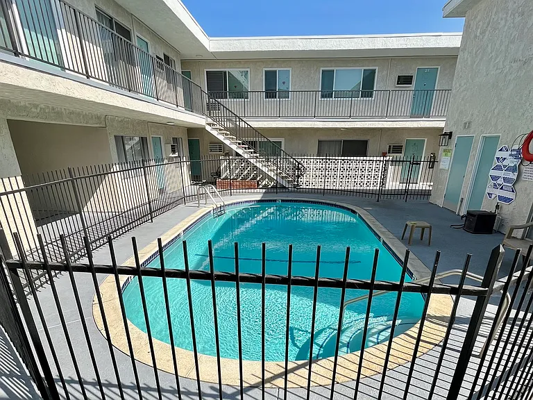 950 Magnolia Ave #33 — Photo 8