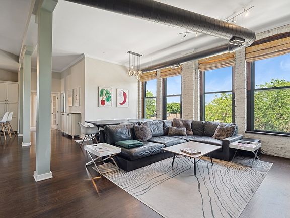 2nd image of 1034 N Milwaukee Ave APT 3