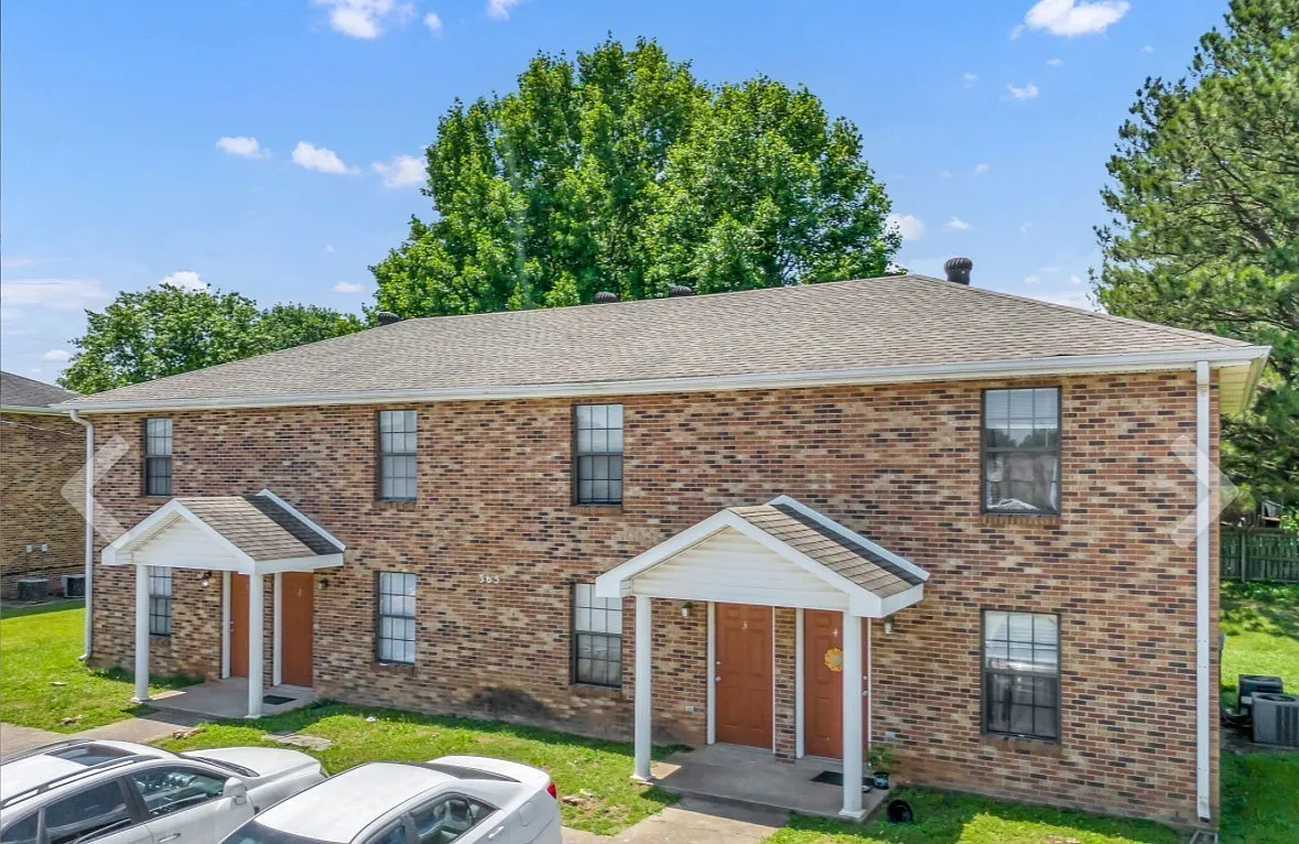 2 bed, 1.5 bath, 1000 sqft, $1,050 — Photo 4