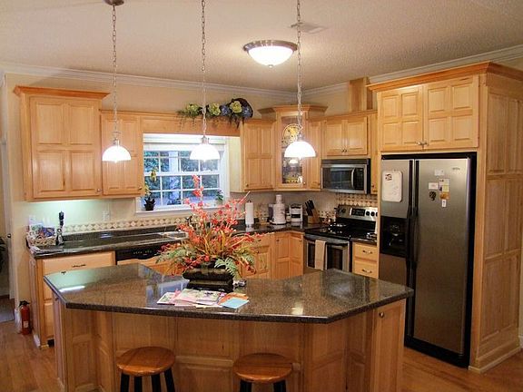 Kitchen w/ island
