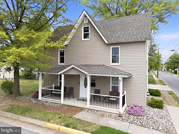 4th image of 132 S School Ln