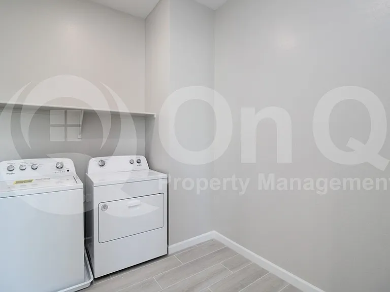 4911 E Village Dr — Photo 26