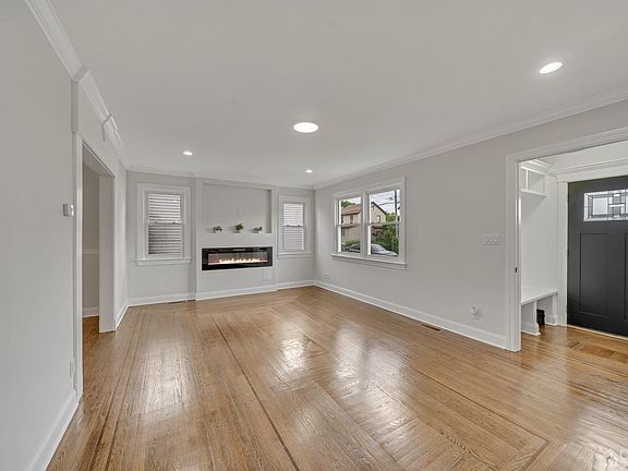 5th image of 111 Lincoln Ave