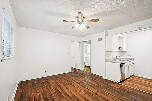 Carrells Apartments — Photo 27