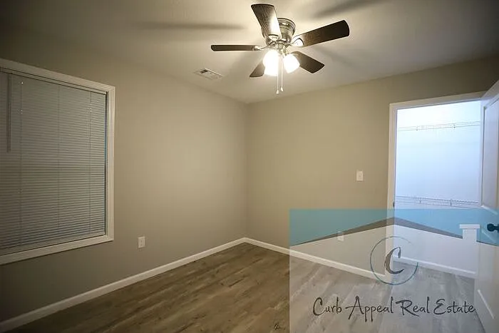 2406 Boydston St — Photo 9