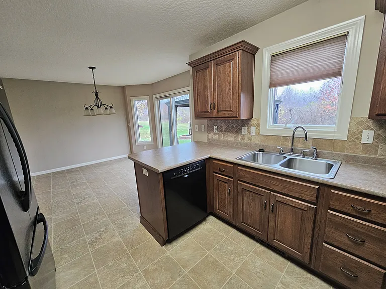 8401 Backwater Dr — Photo 7