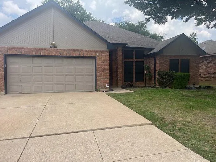 3 bed, 2.0 bath, 1470 sqft, $2,095 — Photo 1