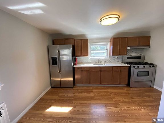 3rd image of 17 Union Ave Floor 2