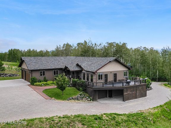 3rd image of 397 Dogwood Dr