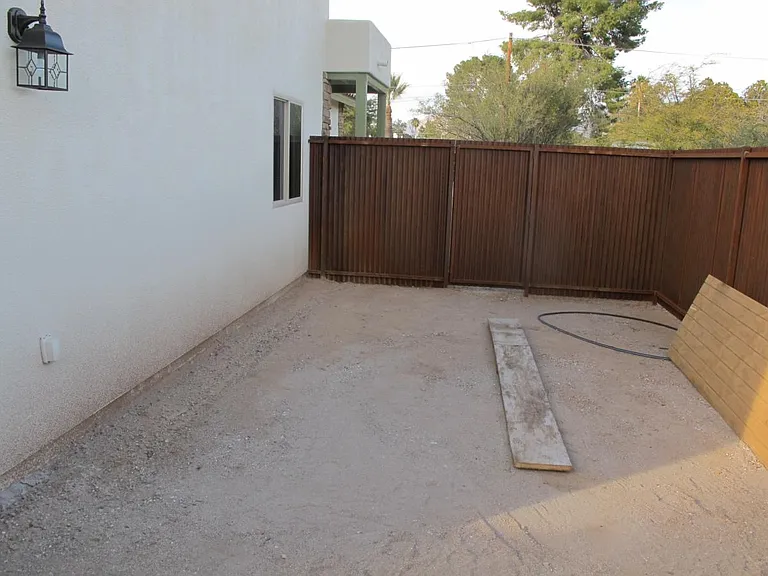 2524 E Lind Rd — Photo 26