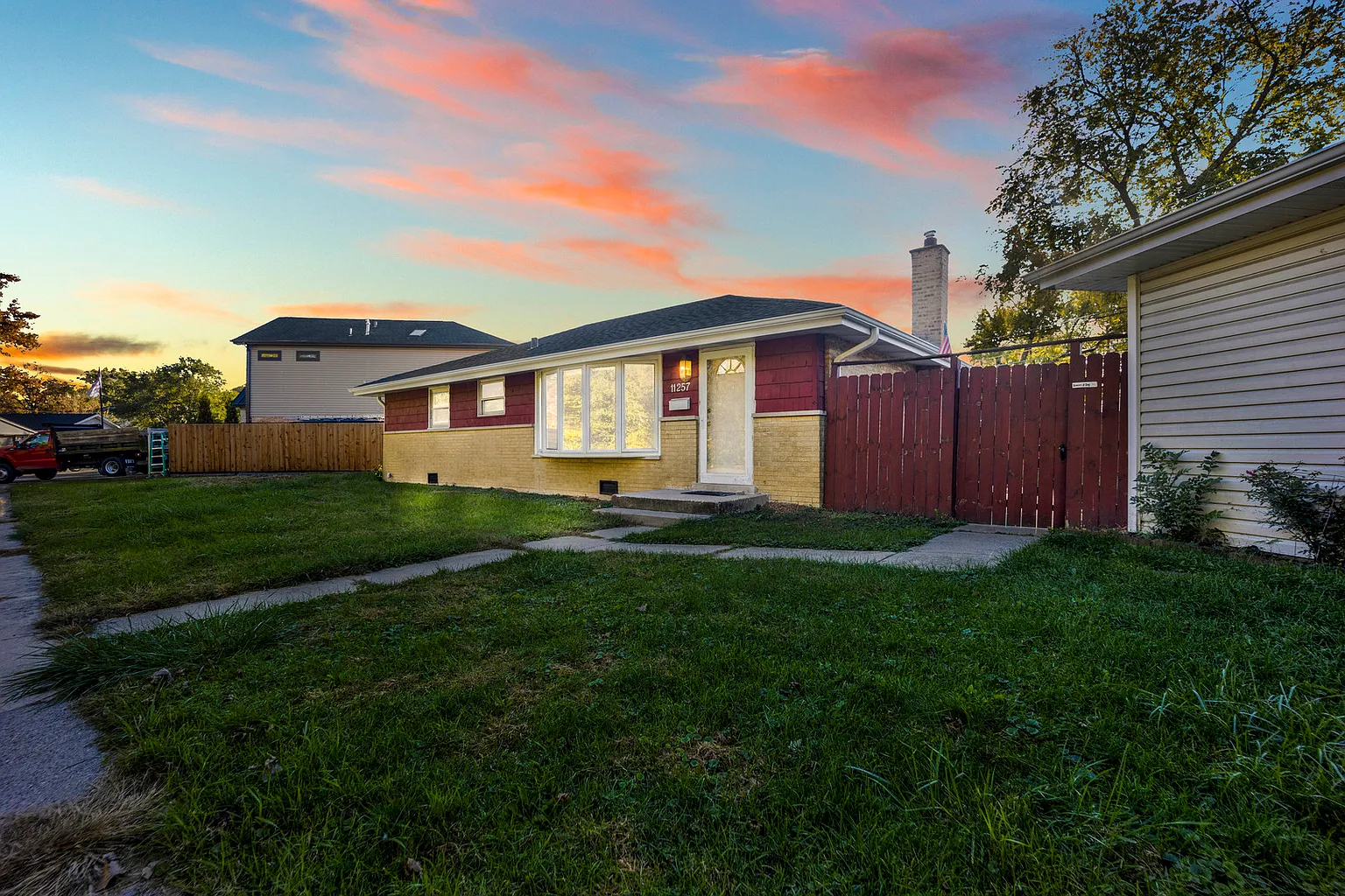11257 S Pacific Dr photo 1