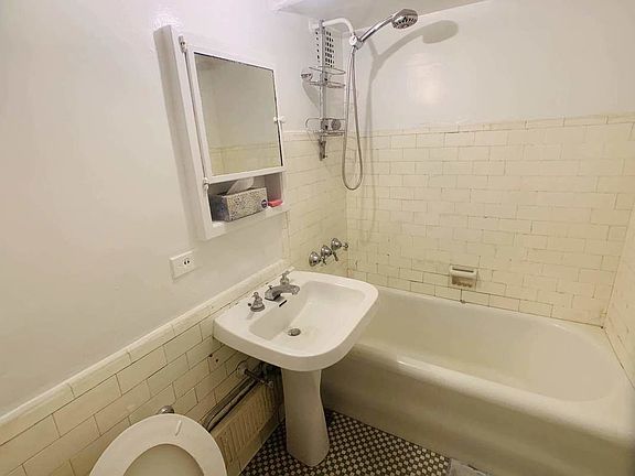 5th image of 312 E 42nd St #412