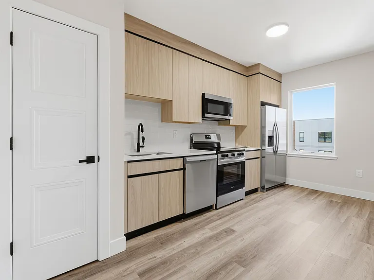 304 61st St #2C — Photo 5