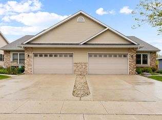 262 Silver Fox Dr N, Kewaskum, WI 53040