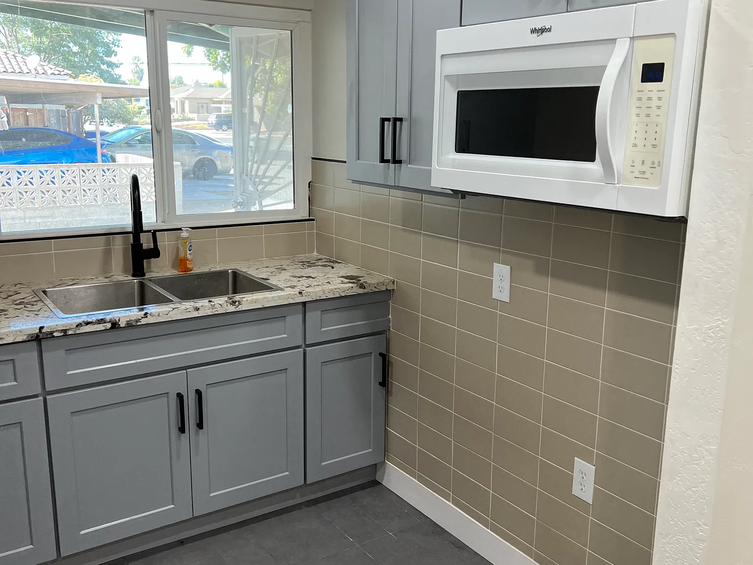 2 bed, 770 sqft, $1,600 — Photo 2