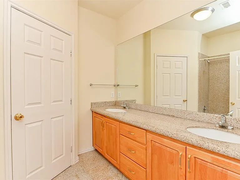 9400 Bellaire Blvd #511 — Photo 16