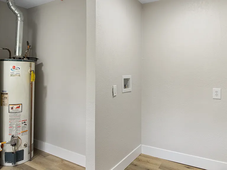 1028 Walnut St — Photo 15